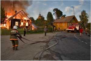 Тушение пожара в частном деревянномдоме
